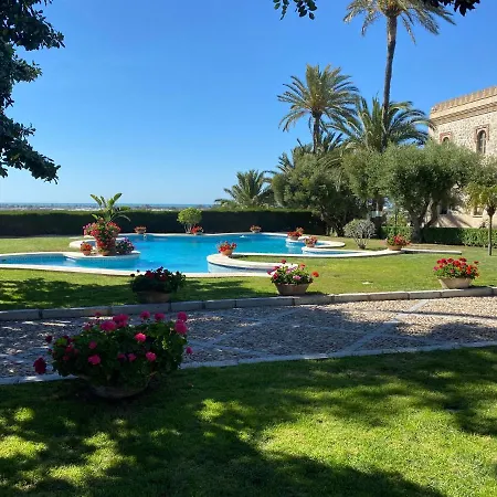El Maestre Villa *